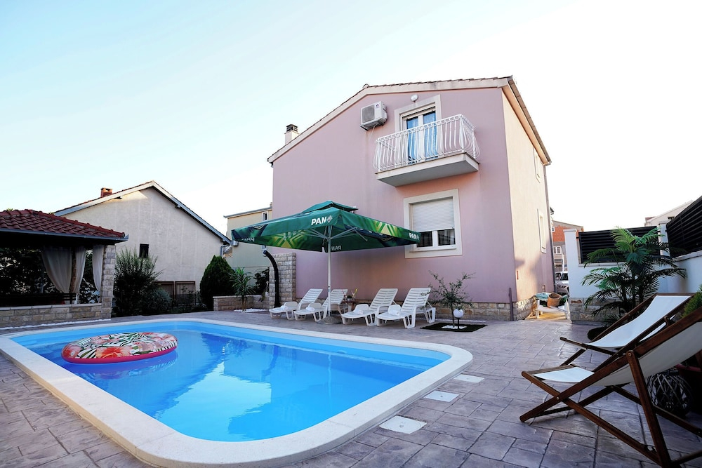 House Tago