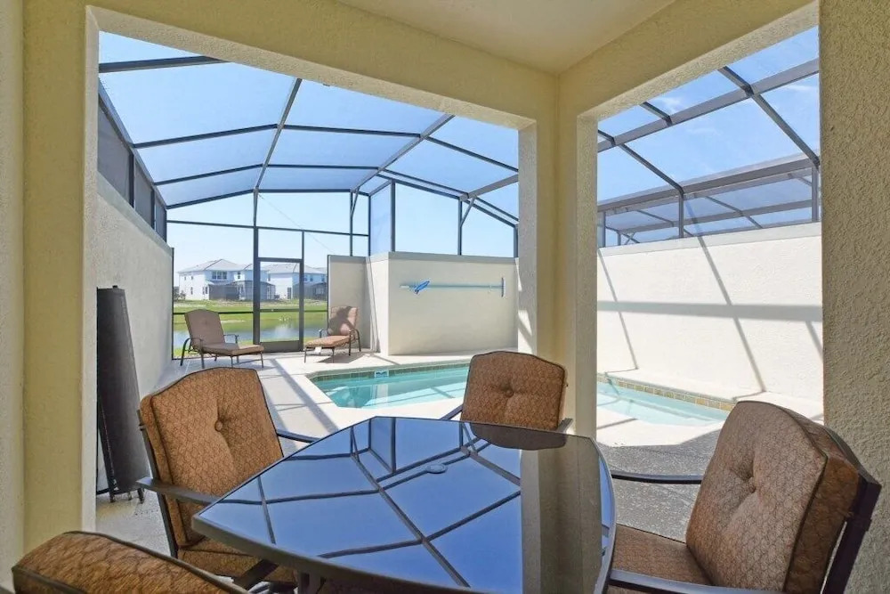 Storey Lake- 4 Bedroom Townhome W/spashpool-1619st Townhouse