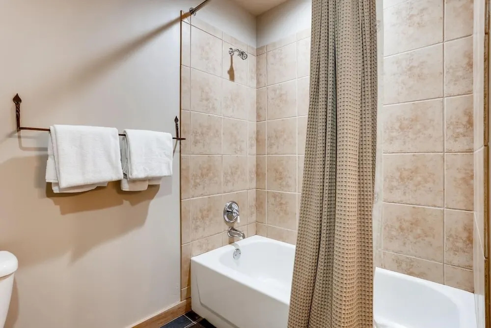 Premier Red Hawk Lodge 2 Br~walk To Slopes~kids Ski Free 2 Bedroom Condo by RedAwning