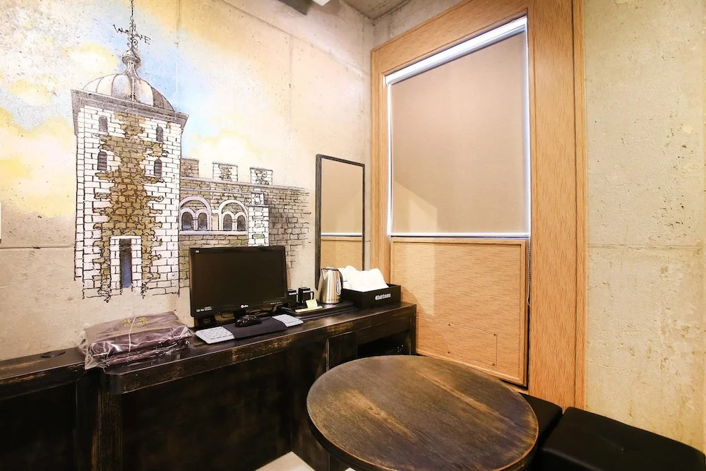 Yeongdeungpo Chateau Hotel
