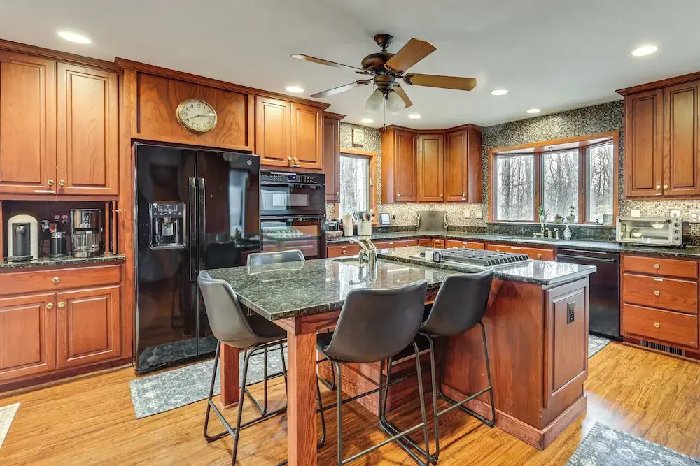 Grand Wintergreen Resort Home w/ Hot Tub!