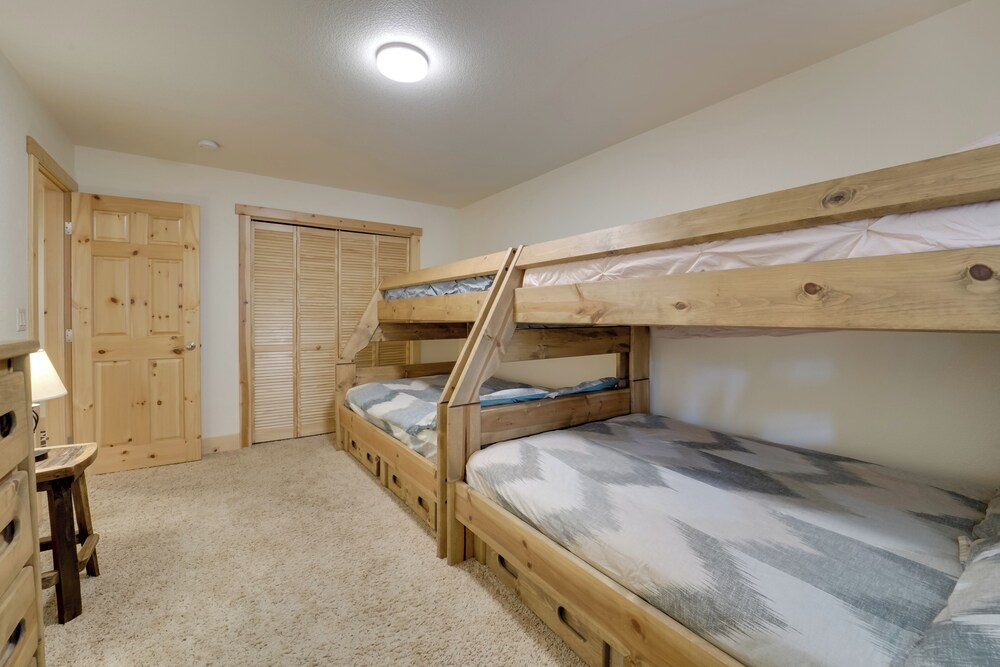 Near Donner Lake & Skiing: Soda Springs Cabin!