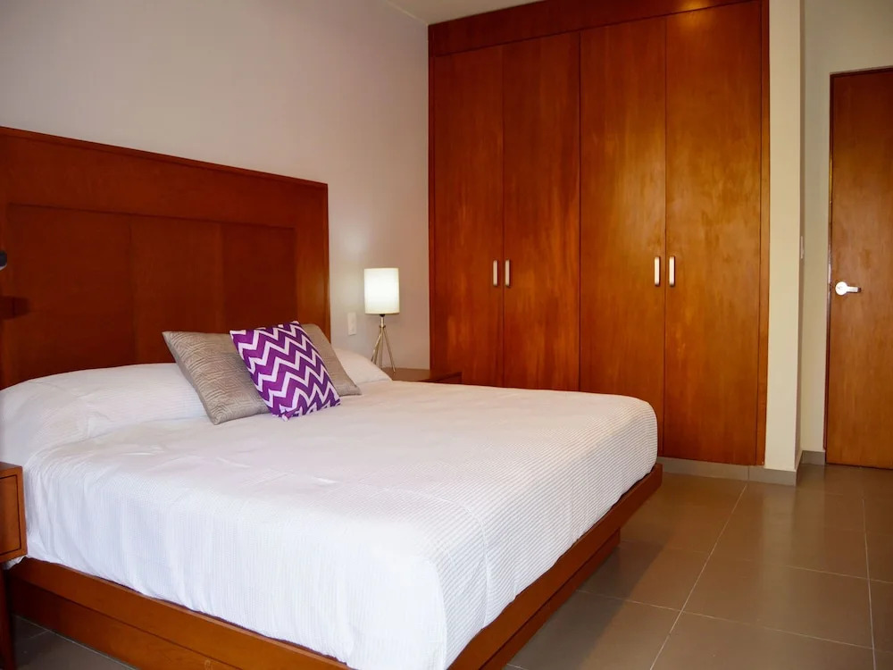 Lunada Apartments