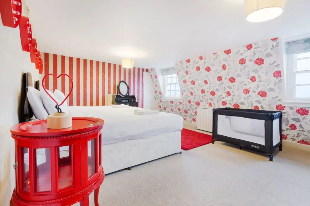 The Wonderland Townhouse - Amazing Alice in Wonderland 8BDR Home