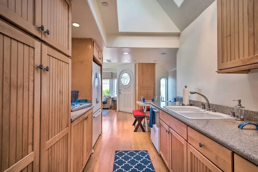 Catalina Island Home: Walk to Main Street Beach!