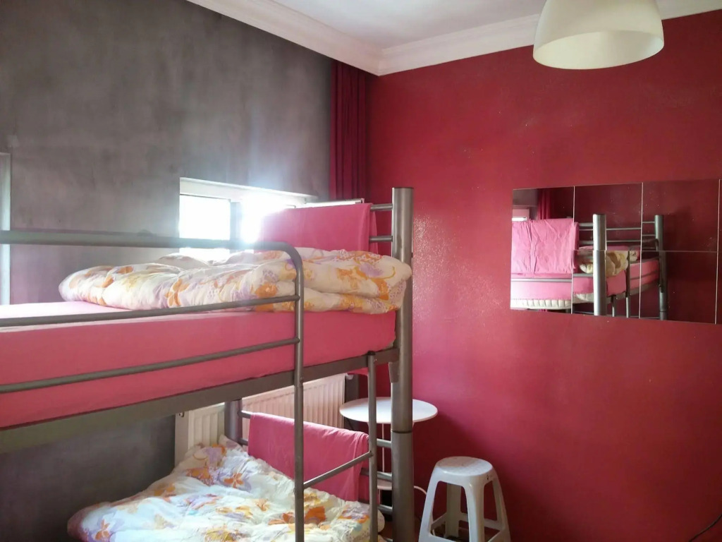 Innjoy Hostel - Adults Only