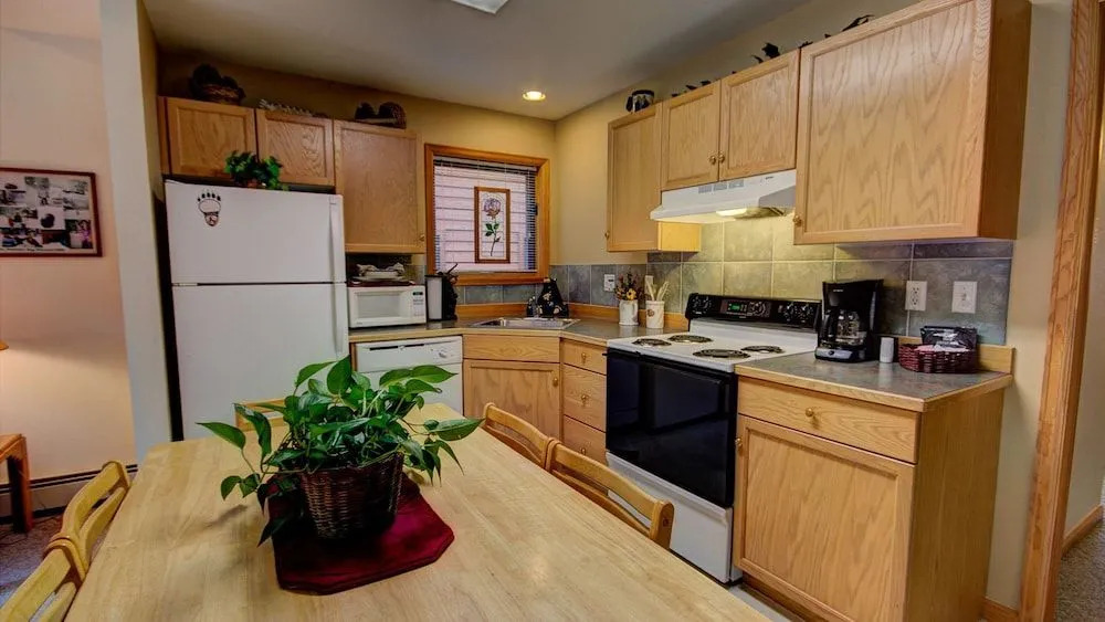 River Stone Resorts & Bear Paw Suites
