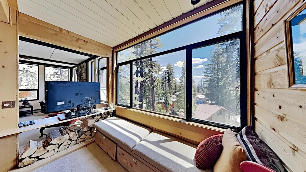 Two Bedroom Units at 1849 Condos with 3 Hot Tubs & Slopeside