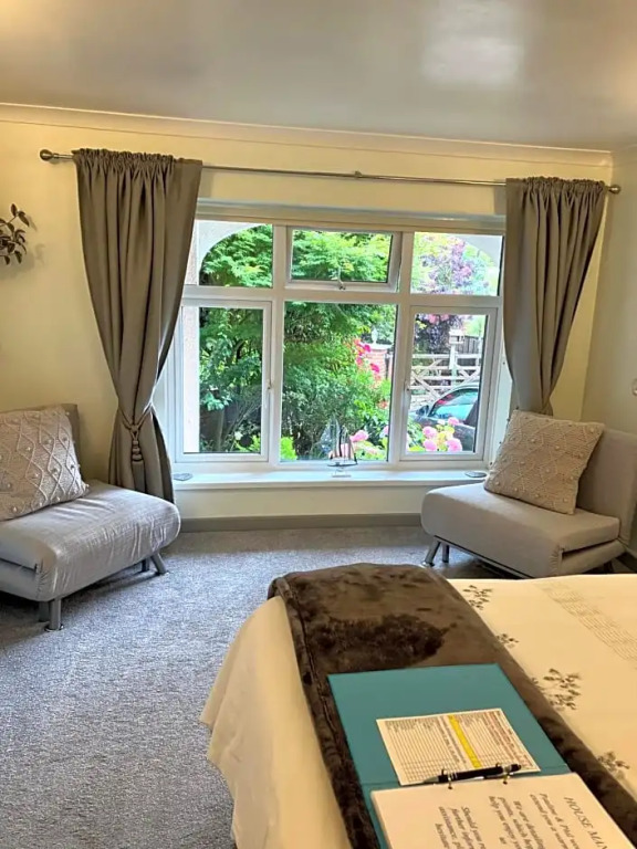 Luxury 3 bedded room with sea views and parking