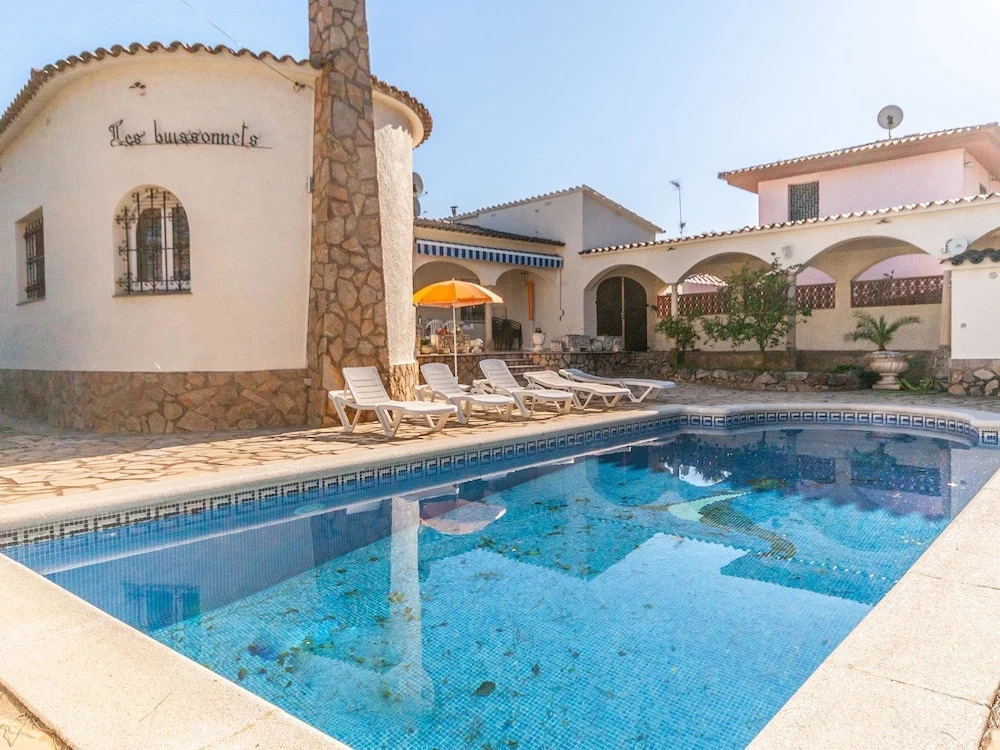Fantastic Holiday Home With Private Pool in L'escala