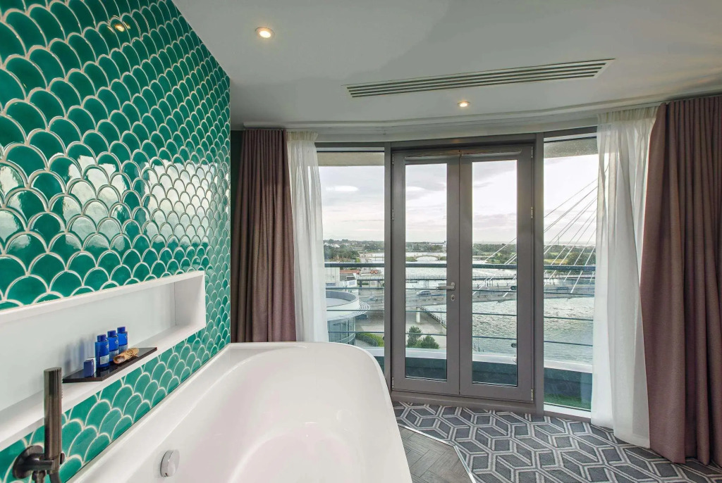 Waterfront Southport Hotel