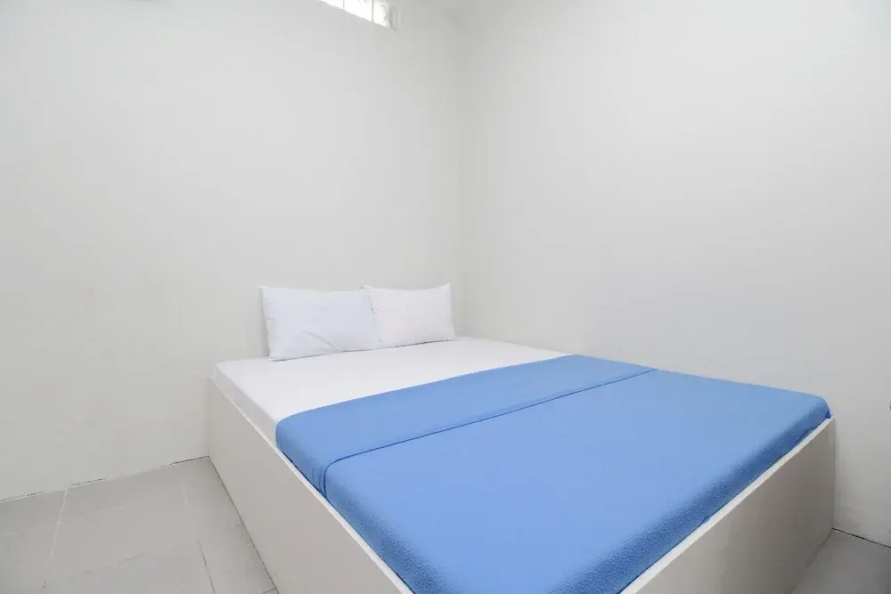 Dc Hotel Pramuka by OYO Rooms