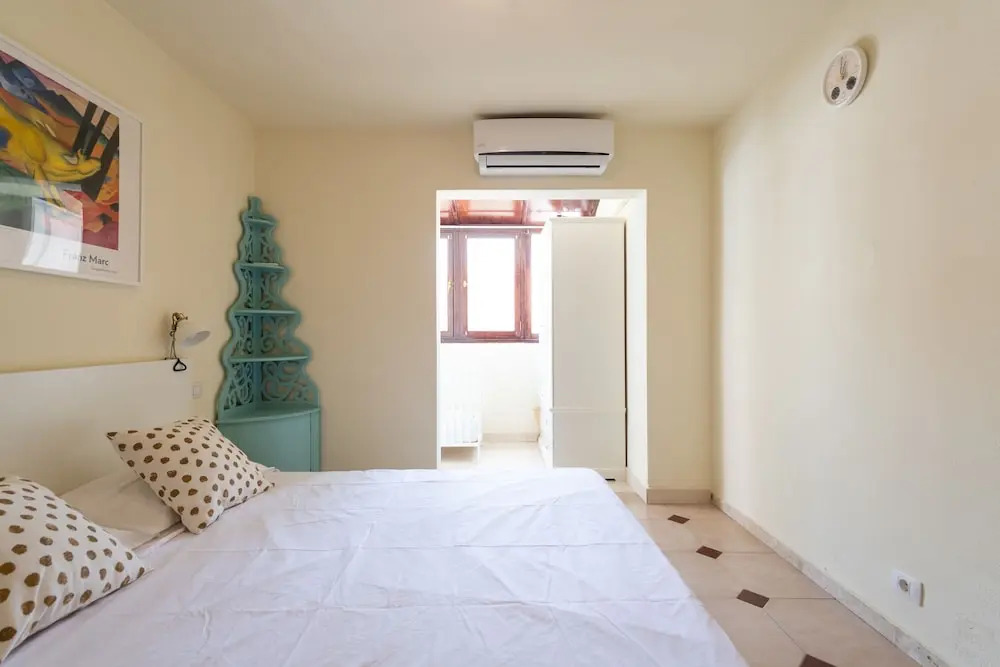 Great house with pool close to beach