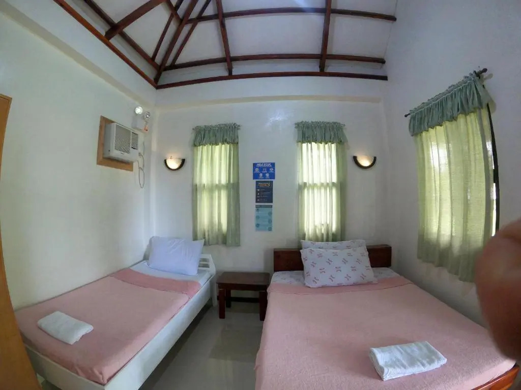 Shats Guesthouse Siargao near Beach