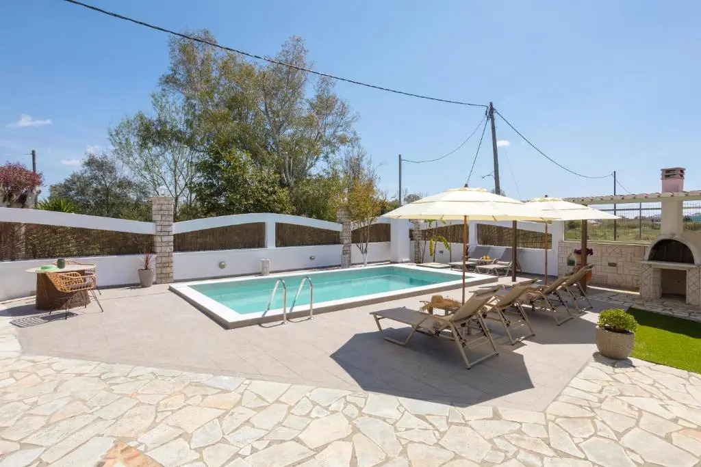 Ilenias 3 Bedroom House With Private Pool