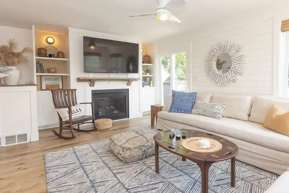 Heaven on Earth! 2 BDR Fontana Flat, Walk to Lake