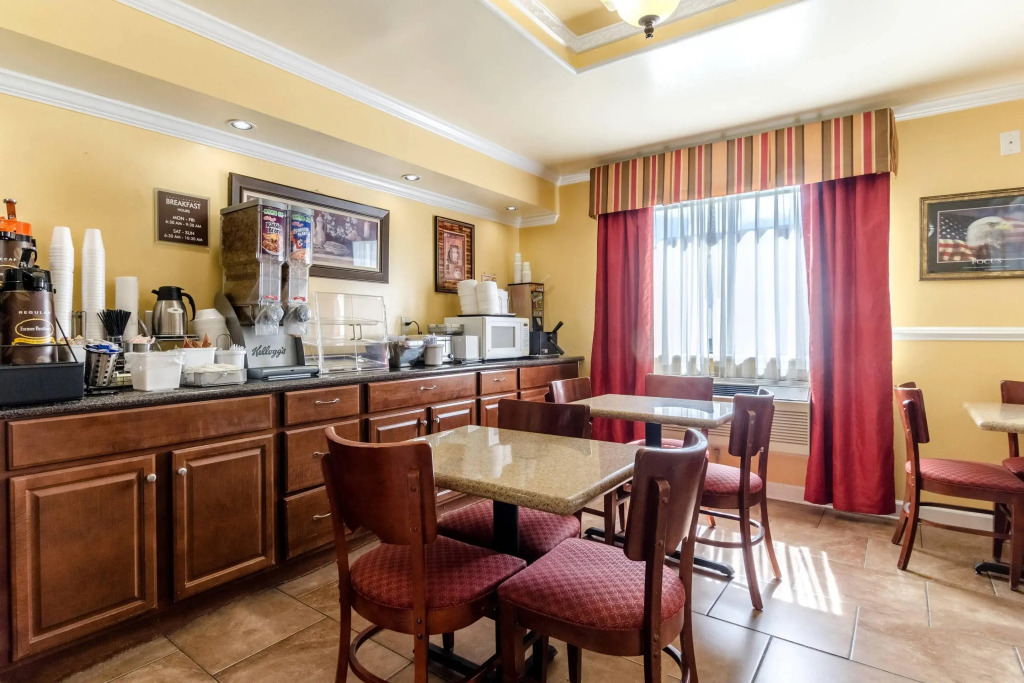 Rodeway Inn & Suites Jacksonville near Camp Lejeune