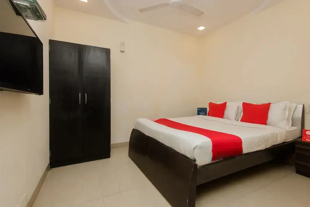 OYO 10103 Hotel Aviva