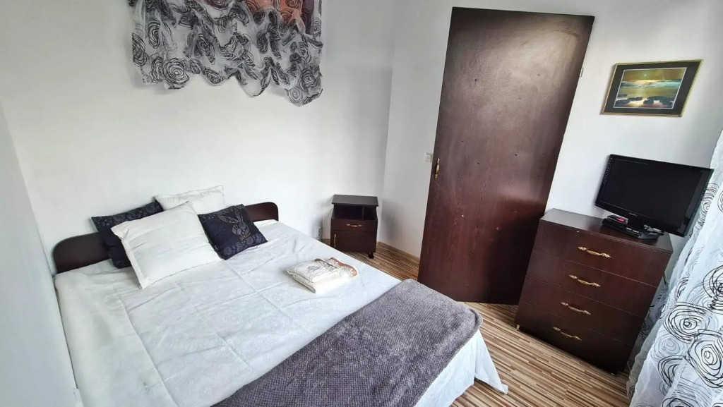 Roxy Apartment