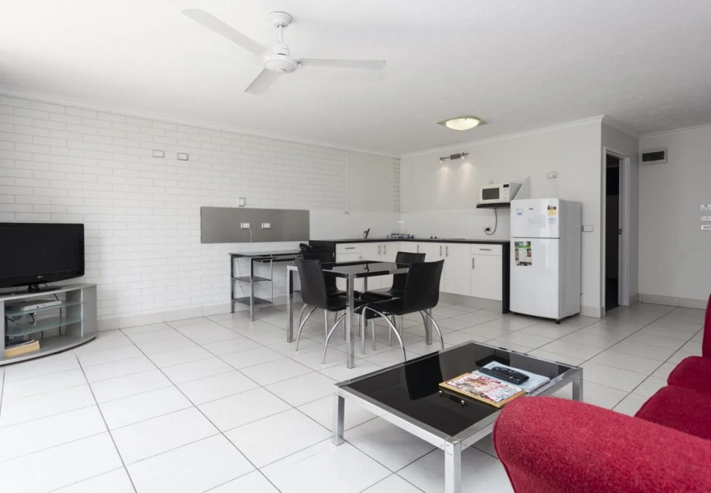 Broadbeach Travel Inn Apartments