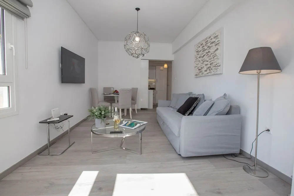 Beautiful apartment near Acropolis by GHH