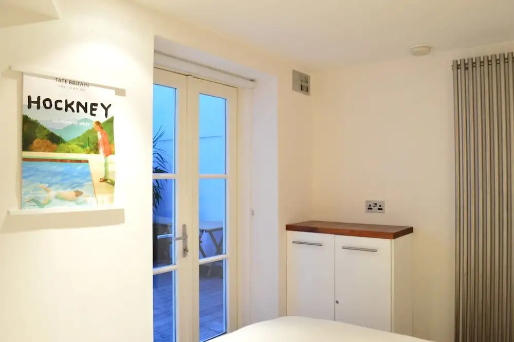 1 Bedroom Apartment With Terrace on Warren Street