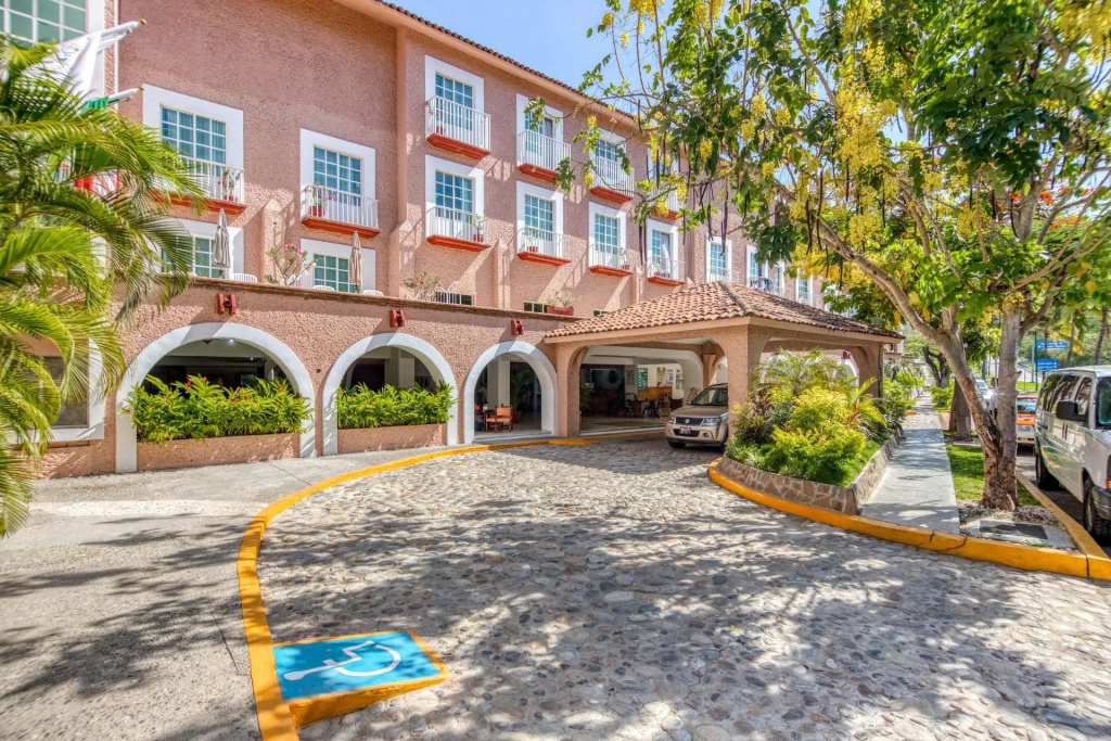Hotel Castillo Huatulco & Beach Club