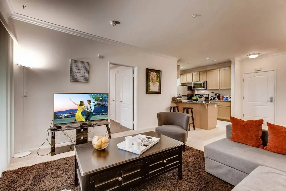 A+ Los Angeles Seclusion Large 2br/2bath + 2 Free Parking Spots! (P2)