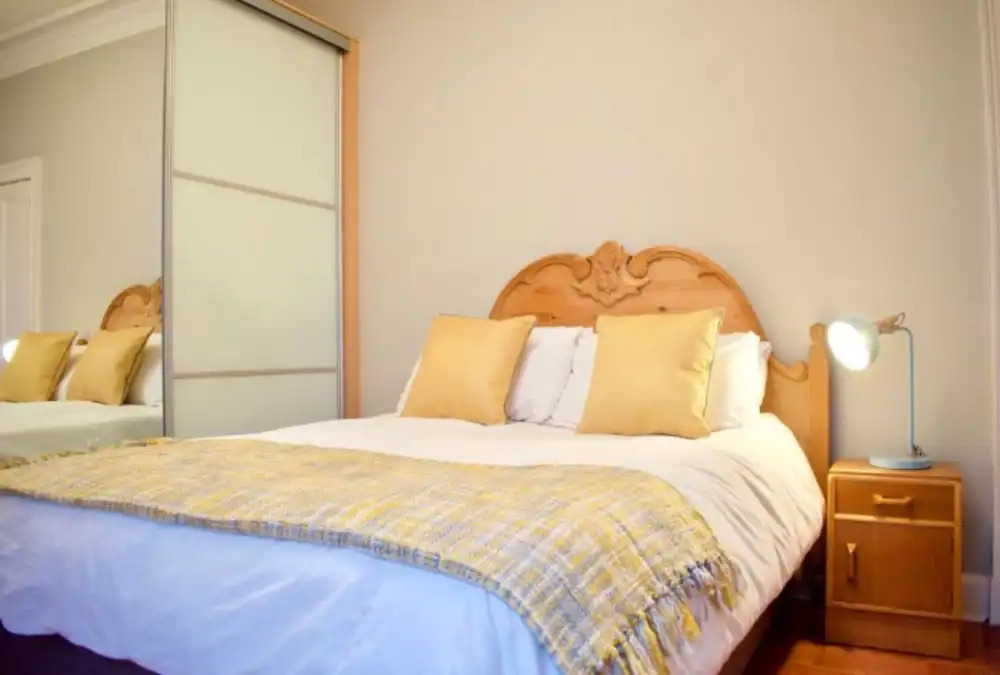 Traditional 2 Bedroom Flat With Views of Portobello Beach