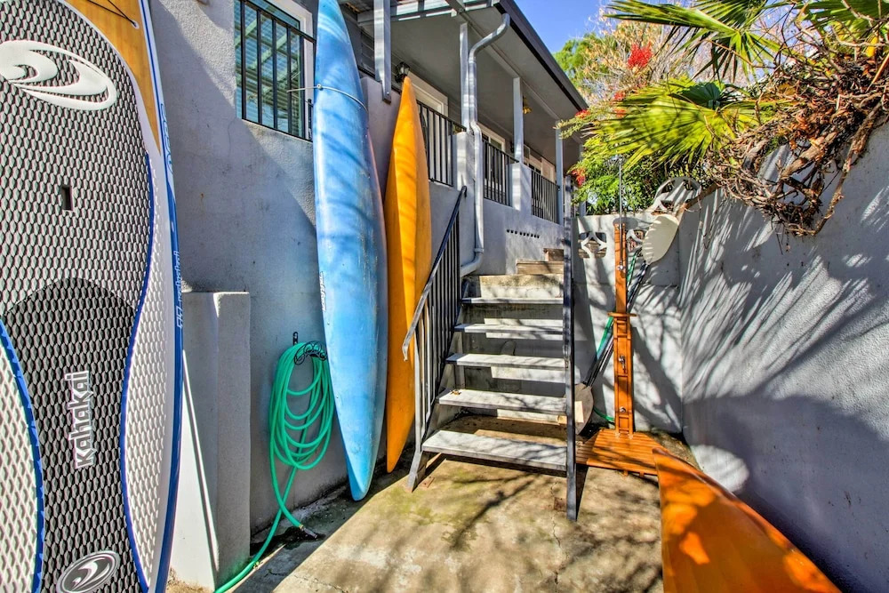 Lakefront Retreat w/ Dock, Paddle Boards & Kayaks!