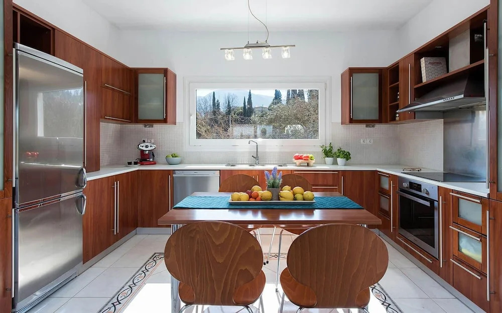 Villa Noulia With 4 Bedrooms and 2 Bathrooms