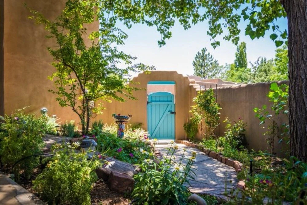 Wisteria - Delightful Updated Family Home, Seven Blocks to the Plaza