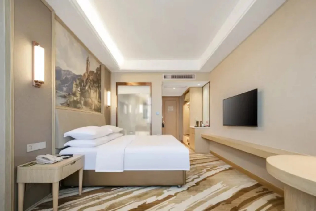 Vienna International Hotel (Wuhan Miaoshan Institute of Technology)
