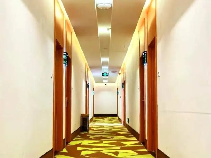 Vatica Jiuquan Eastern Bus Station Hotel