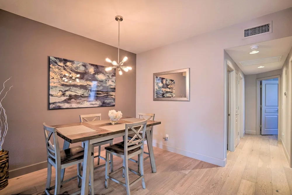 Beautiful Scottsdale Home - Walk to Shops & Golf