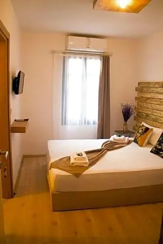 Lavinia Otel