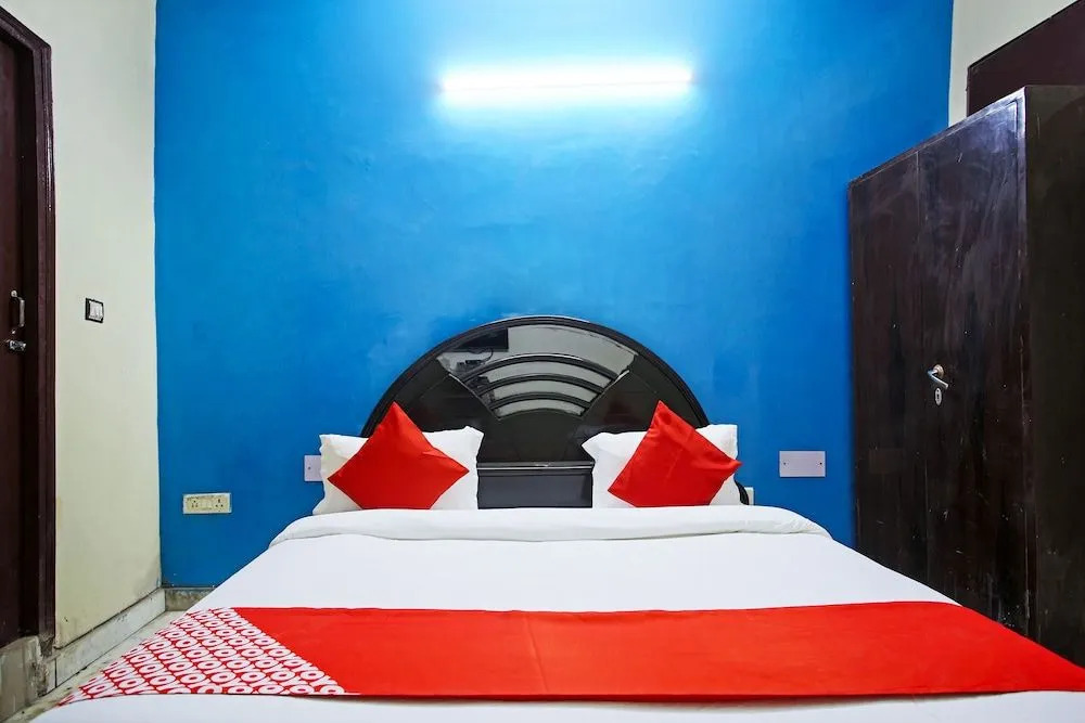 OYO 38417 Silver Villa