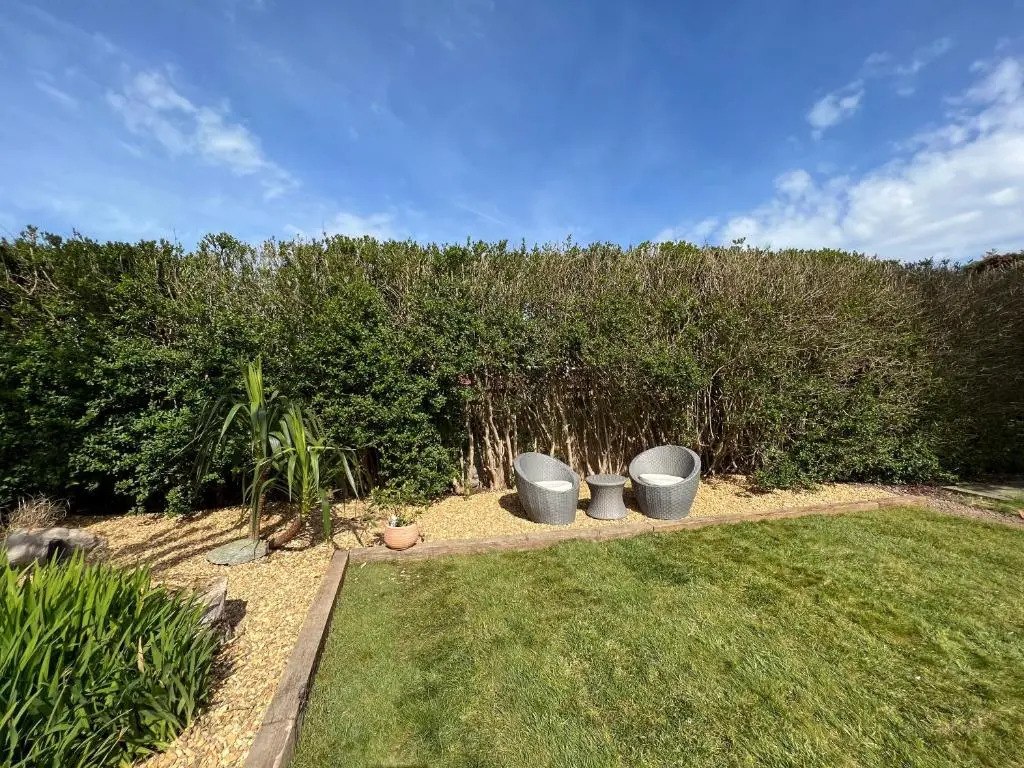 Stylish, Dog Friendly Coastal Bungalow With Garden