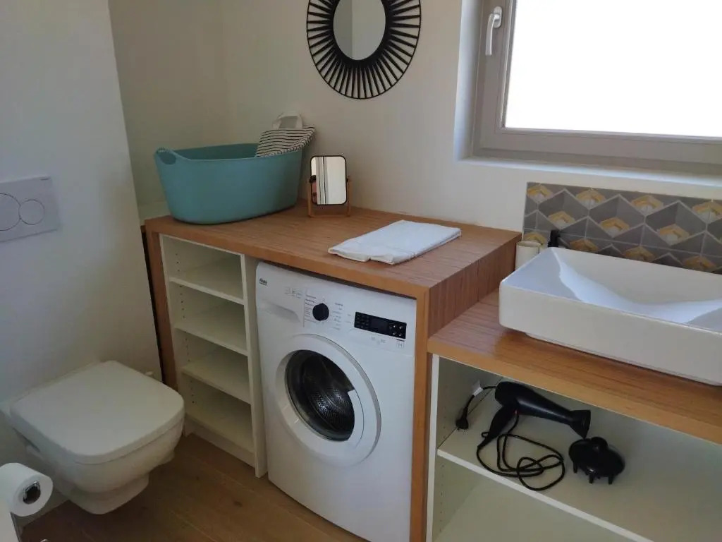 Nouveau ! La cabine du bout du monde -Saint-Mathieu : votre pied-à-terre breton haut standing [PL02]
