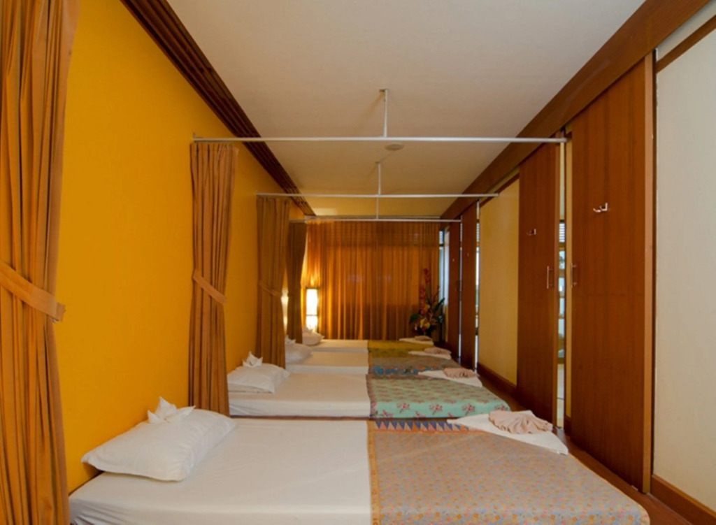 Eastiny Place Hotel