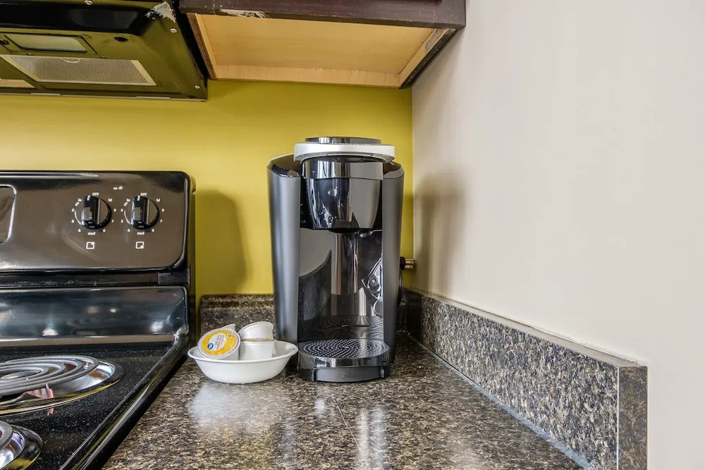 1 & 2 BR Apts w/ Gym, WiFi & Laundry by Frontdesk