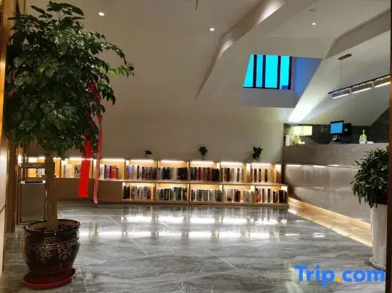 Shanghai Yiju Light Luxury Hotel