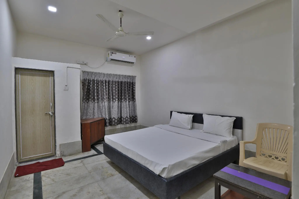 SPOT ON 39918 Hotel Pakas