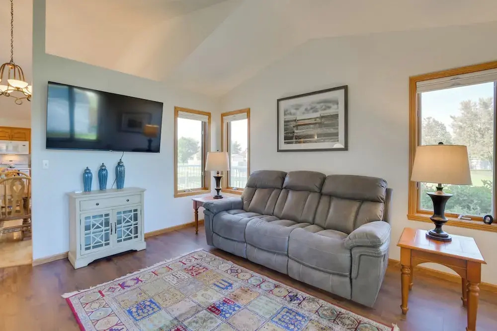 5 Mi to Dtwn: Pet-friendly 'wheatland Twin' Home!