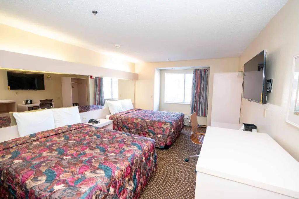 Red Roof Inn & Suites Euless - DFW Airport Southwest