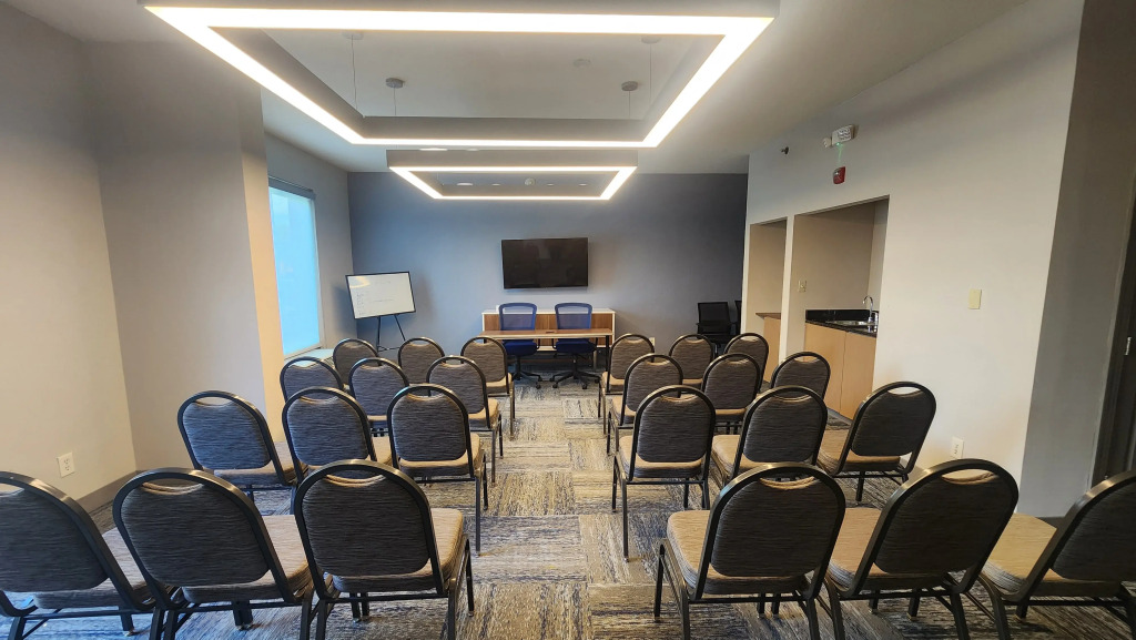 Holiday Inn Express Fredericksburg - Southpoint by IHG