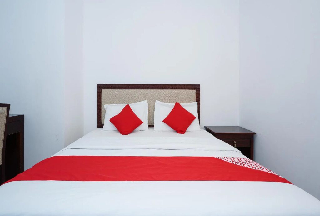 OYO 43955 N9 Business Hotel