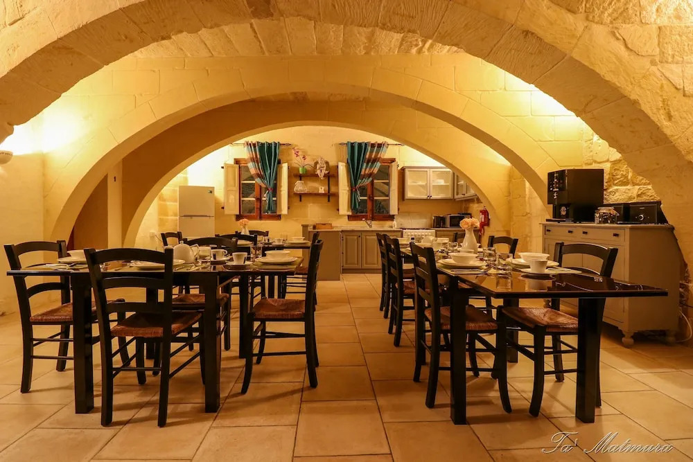 Lonza Gharb Farmhouse