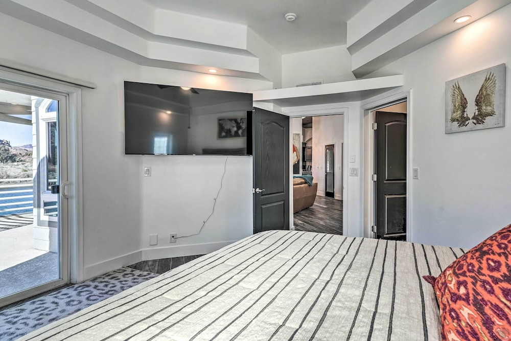 Spacious Parker House on the Colorado River