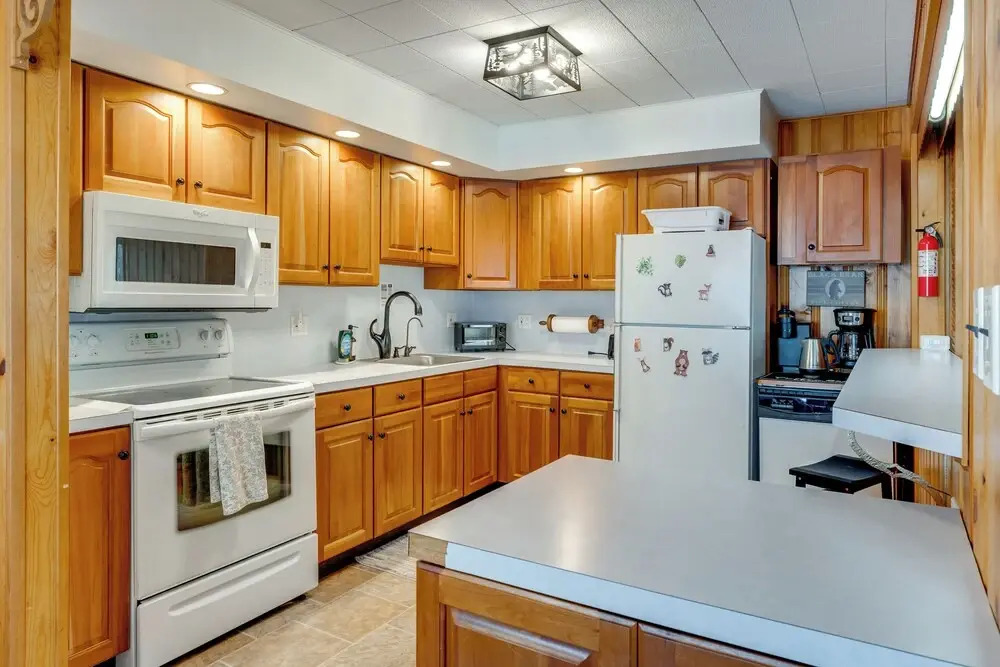 Game Room, Hot Tub & Fire Pit: Pocono Lake Escape!